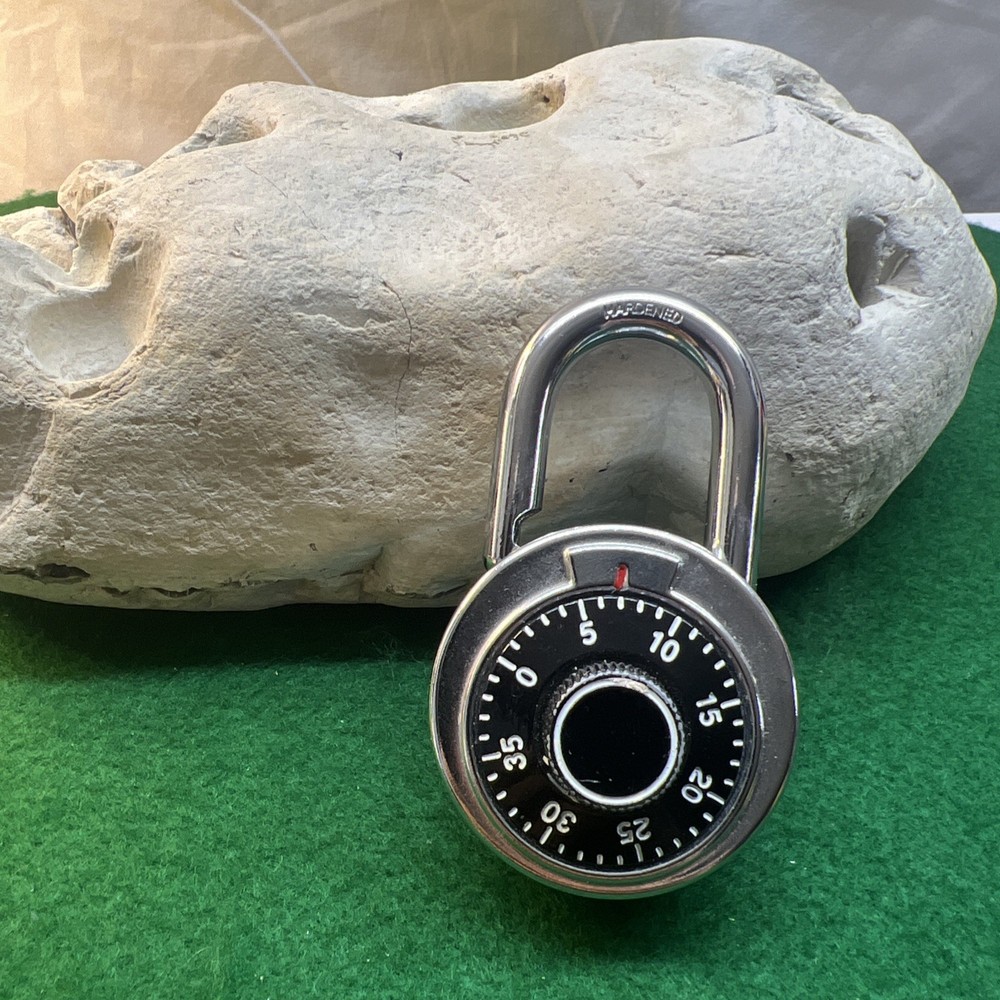 Master Lock 1525 Combination Padlocks