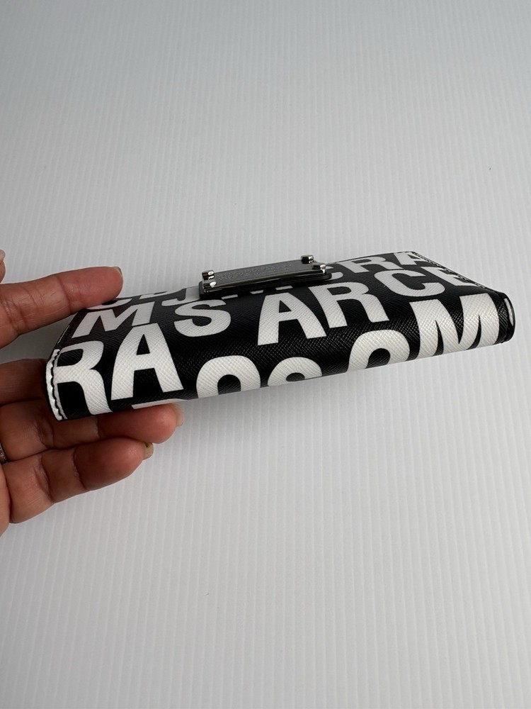 Marc Jacobs Jumbled Logo Trademarc Medium Bifold Wallet White/ Black EUC