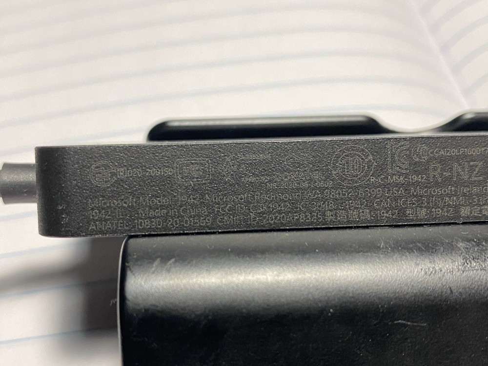 Microsoft 4K Wireless Display Adapter Model 1942 UTH-00001