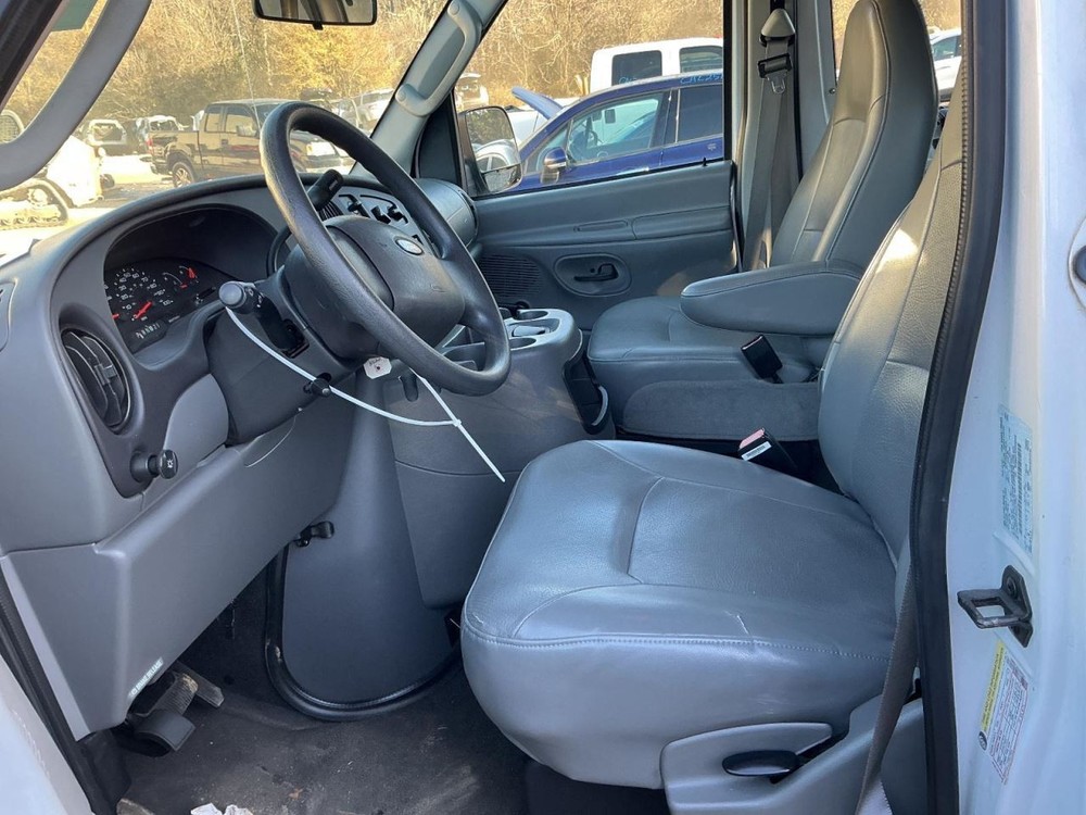 E350 2005 Glove Box 4908582