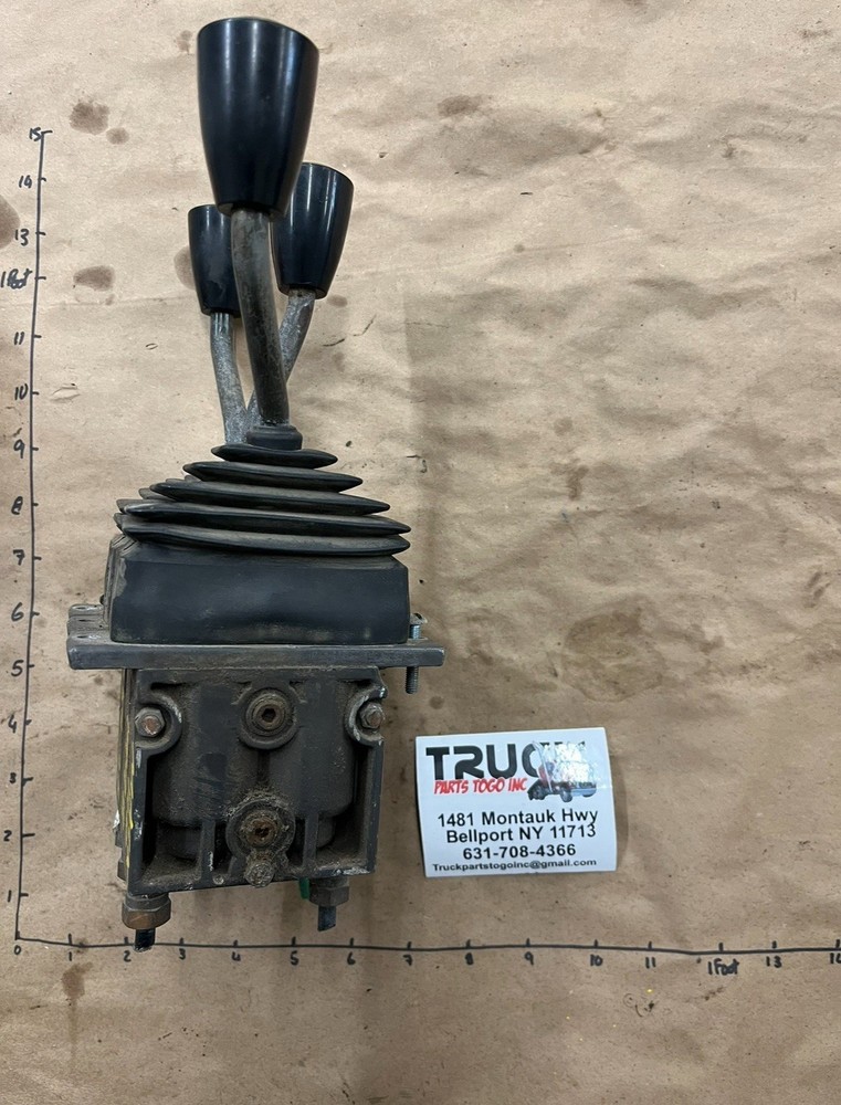 MACK RD TRIPLE HYDRAULIC CONTROL VALVE USED
