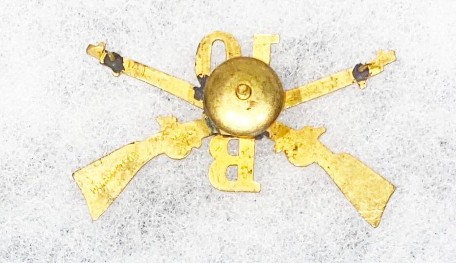 B Company 10th Infantry Cap / Collar Badge