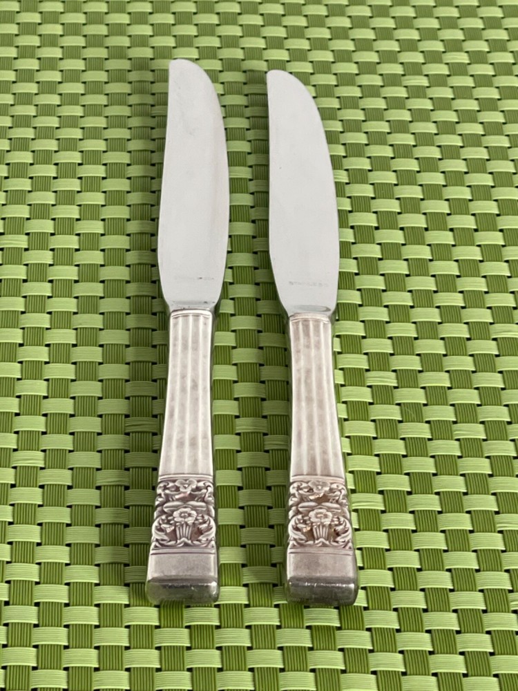 Oneida Community CORONATION Silverplate 2 Dinner Knives 1936 Silverware Flatware