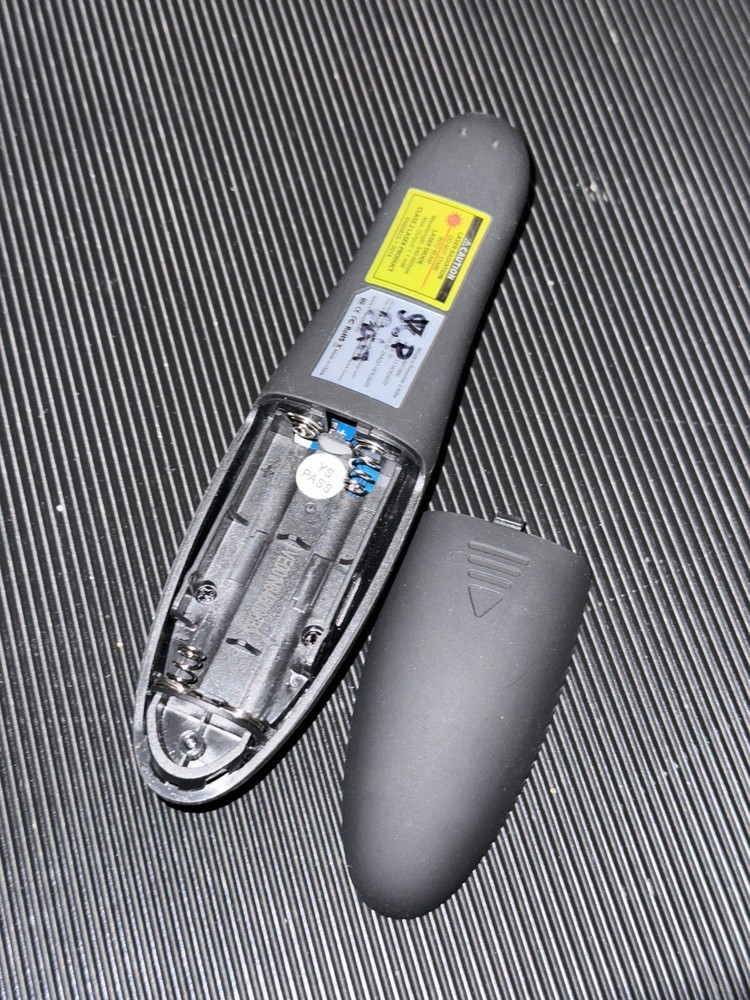 V7 WP1000-24G-19NB Professional Wireless Presenter with Laser Pointer