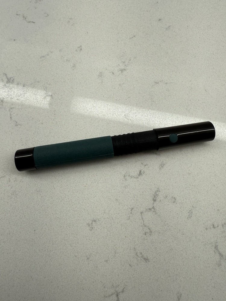 2 Quartet Laser Pointers Black/Green/Gray