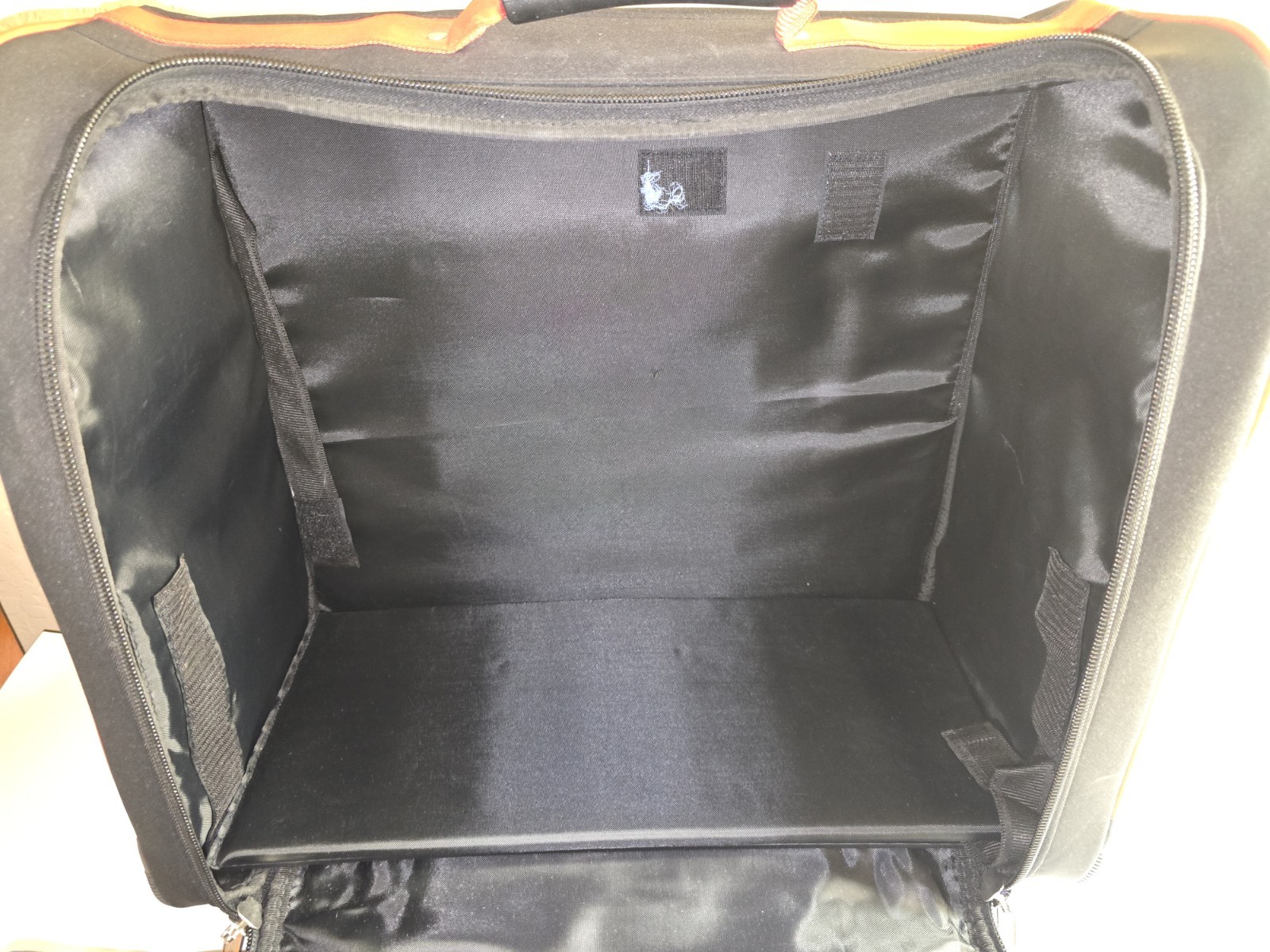 Nice Bernina Large Sewing Machine Luggage Carrying Bag Black & Red Case