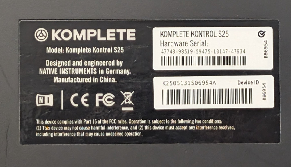 Native Instruments Komplete Kontrol S25 Semi-Weighted Keyboard Controller