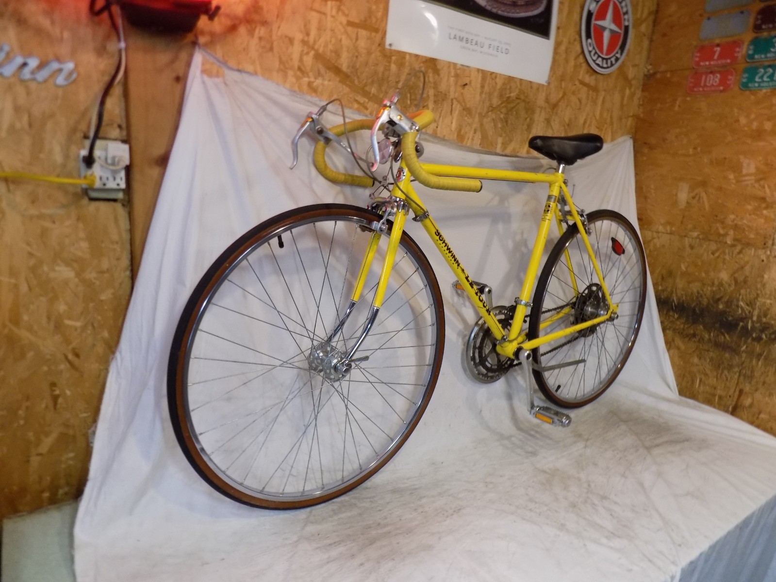 1974 SCHWINN LE TOUR MENS 10-SPEED ROAD BIKE SUPER SPORT VOYAGEUR 12 VINTAGE 74