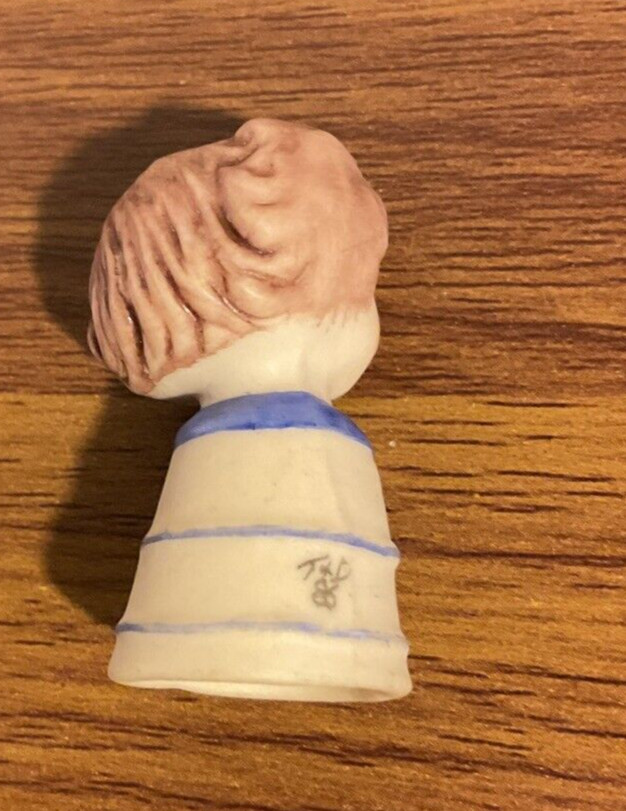 Vtg Enesco's Bisque Thimble - signed