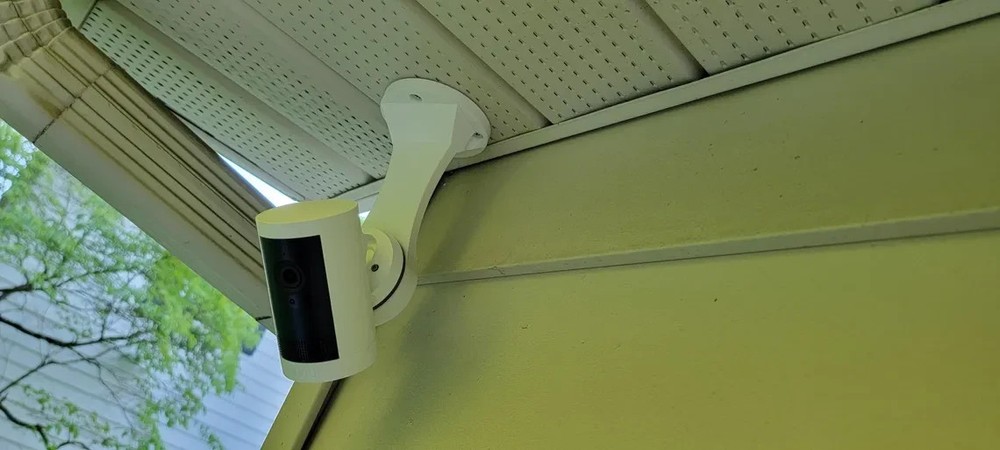 Ring Outdoor Cam Plus Multi-Use Mount Ceiling, Wall, under Eaves