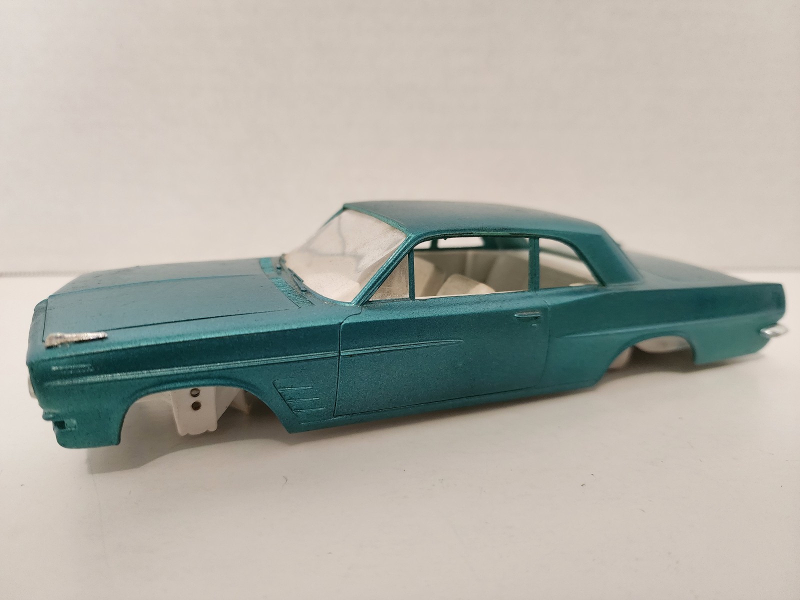 AMT 1963  PONTIAC TEMPEST. Original Stock Wheelbase