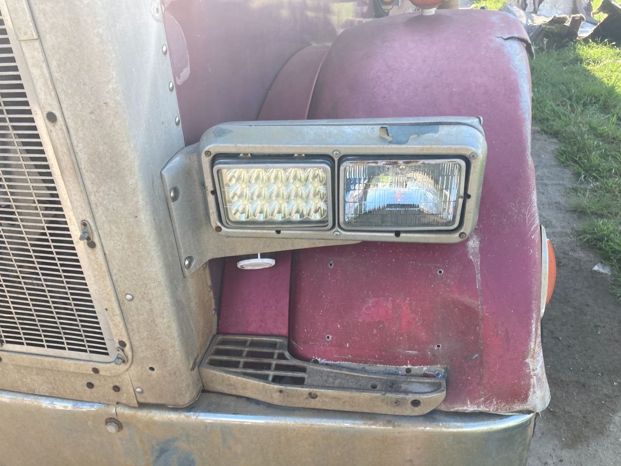 1987-2010 Peterbilt 379 Left/Driver Headlamp - Used