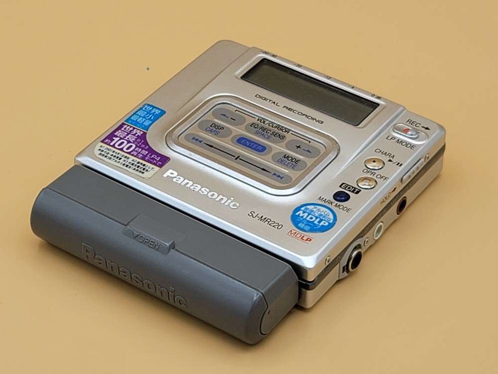 PANASONIC Portable MD Walkman SJ-MR220＋external battery case
