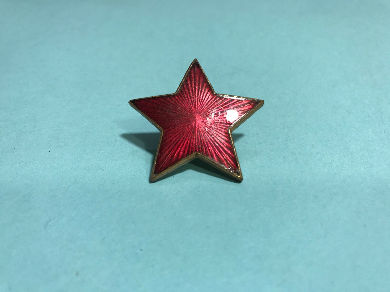 ALBANIAN COMMUNIST RED STAR MILITARY HAT PIN