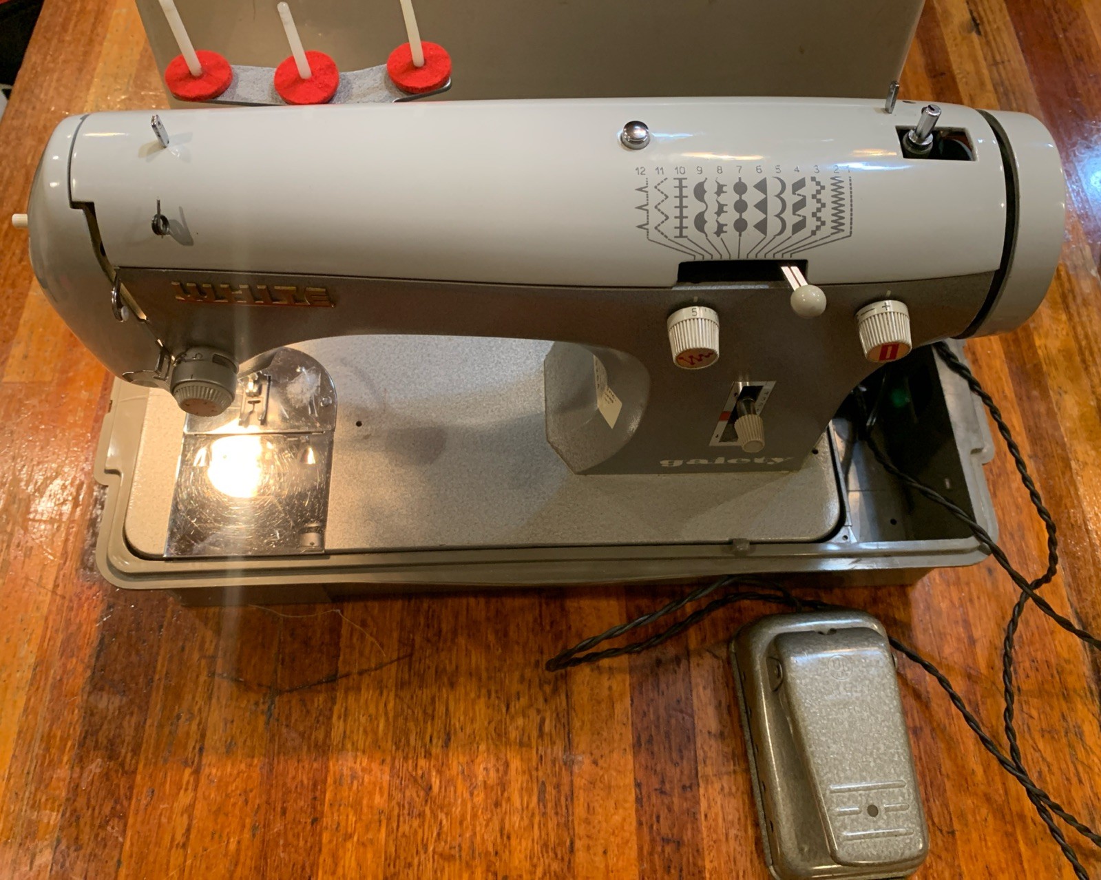 Vintage WHITE Gaiety Sewing Machine Model 703 with Pedal And Cover *Read