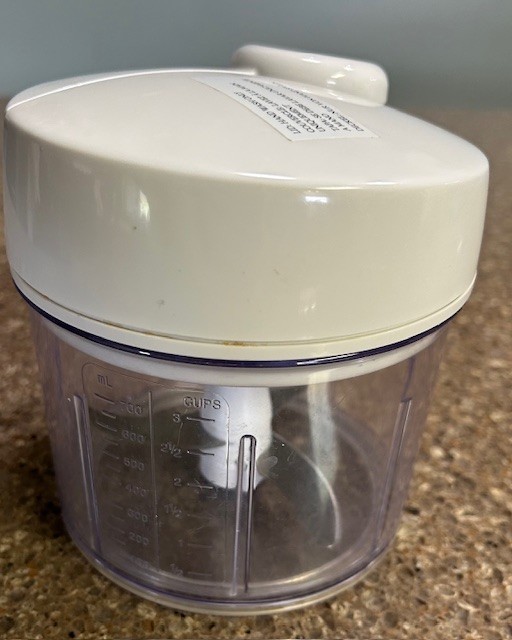 #2593 Pampered Chef Manual Food Processor  Pre-Owned