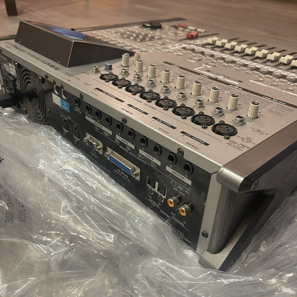 Roland VS-2400CD MTR Digital Multi-Track Recorder Digital Studio Workstation
