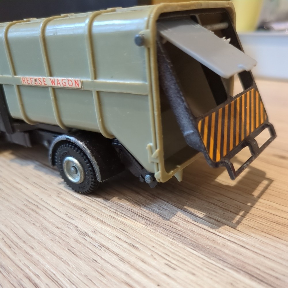 Bedford TK refuse wagon no.978