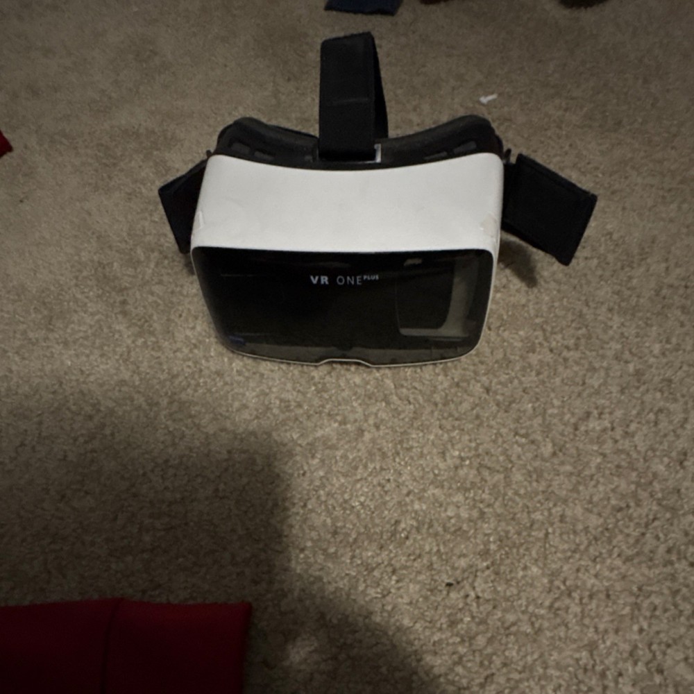 ZEISS VR One Plus Smartphone VR Headset White Black Plastic