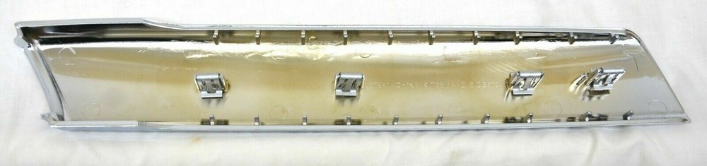 door panel trim interior passenger's side chrome plastic 2015+ Kenworth T680