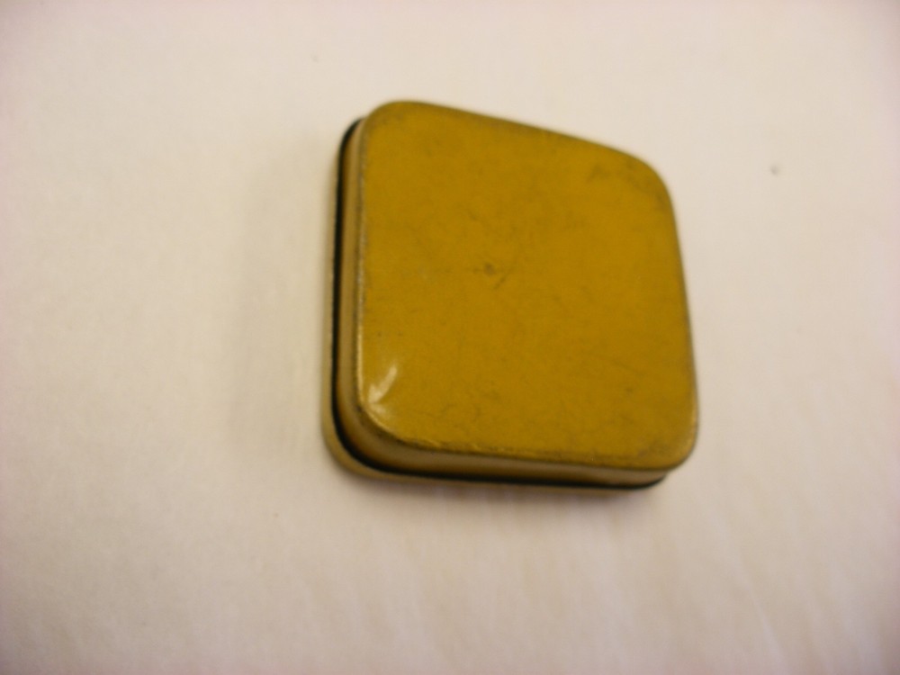 Phonograph Victrola Gramophone - Needle Tin - Universal Electro