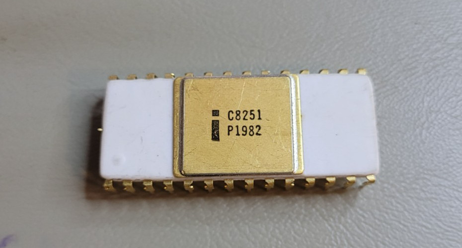 Vintage Intel C8251 Very Rare version; 7540 date code!  (ALL LEGS INTACT!!!) (M)