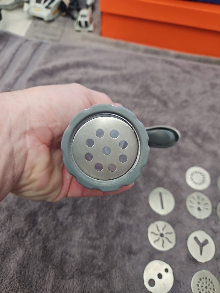 Vintage Wilton Cookie Press With 15 Different Design Plates