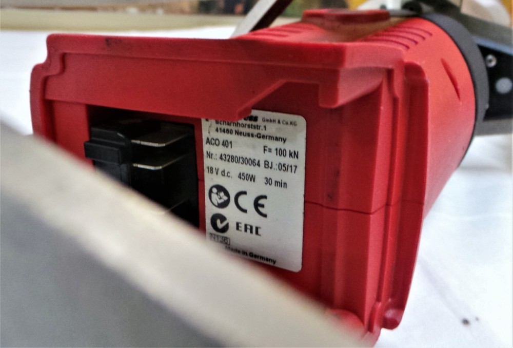 ACO401 Battery Pressing Tool with Case.