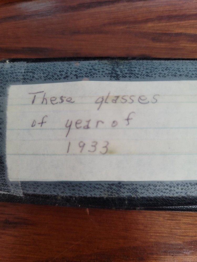 Antique 1933 Eyeglasses with case - Good Condition
