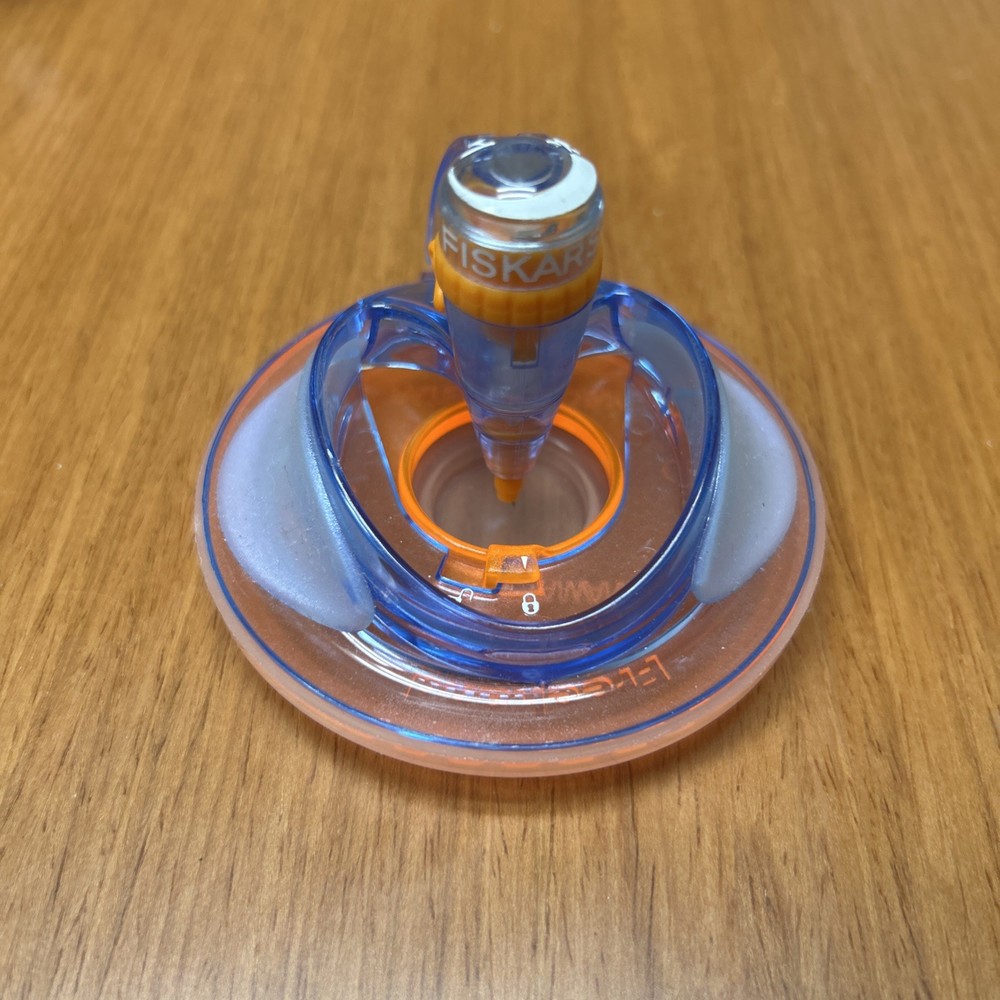 Fiskars Shape Cutter With A Blade