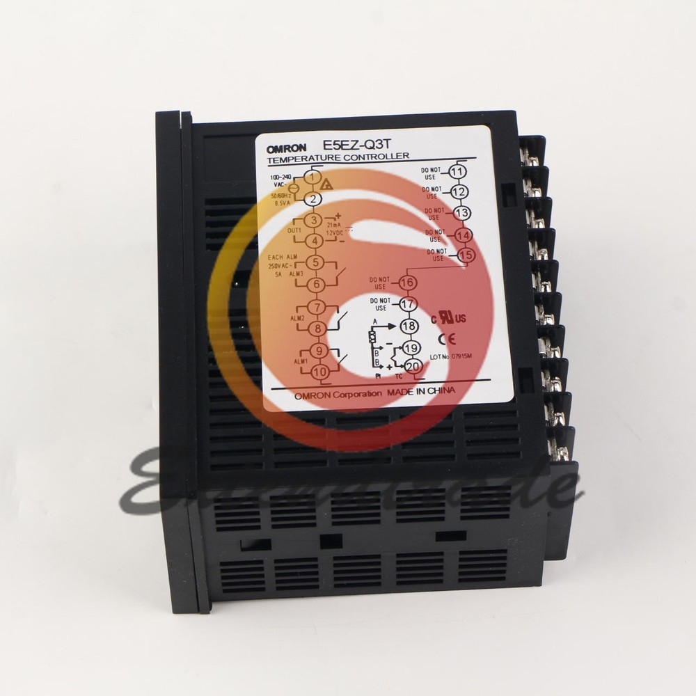NEW IN BOX OMRON Temperature Controller E5EZ-Q3T ( E5EZQ3T ) 100-240VAC