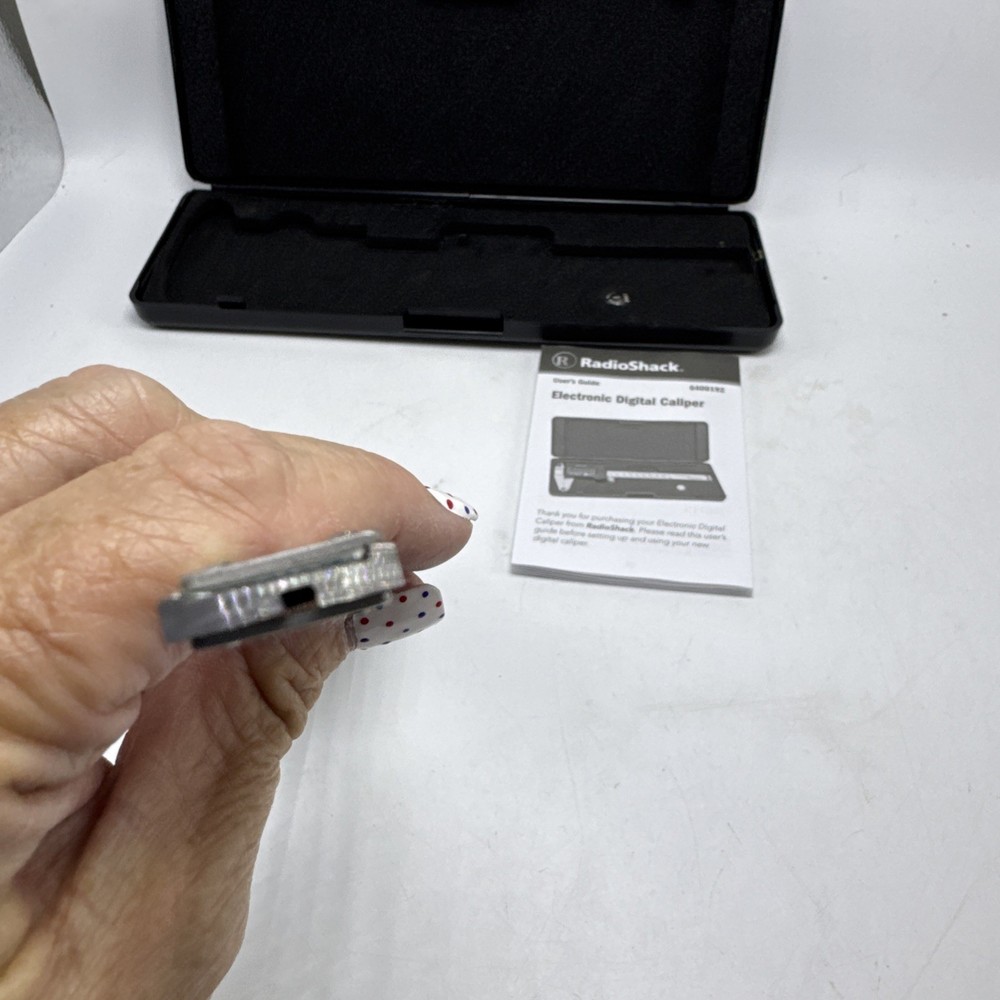 RadioShack Electronic Digital Caliper With Black Case #6400192