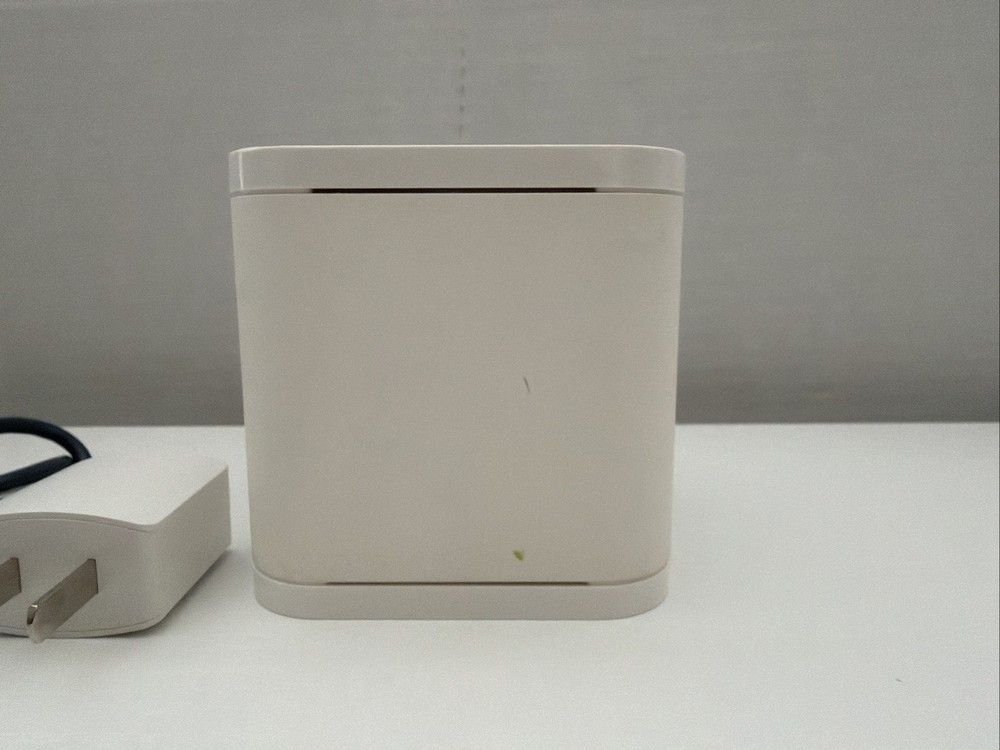 Circle Media Inc Circle Parental WiFi Managing Device 2AF7ECIRCLE Powers On