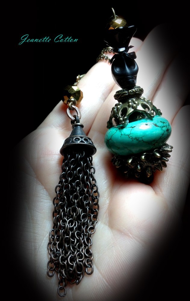 Pendulum pendant