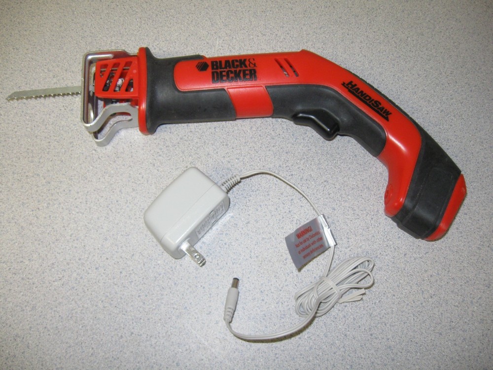 Black & Decker Cordless Rechargeable HandiSaw CHS6000 w/ Charger
