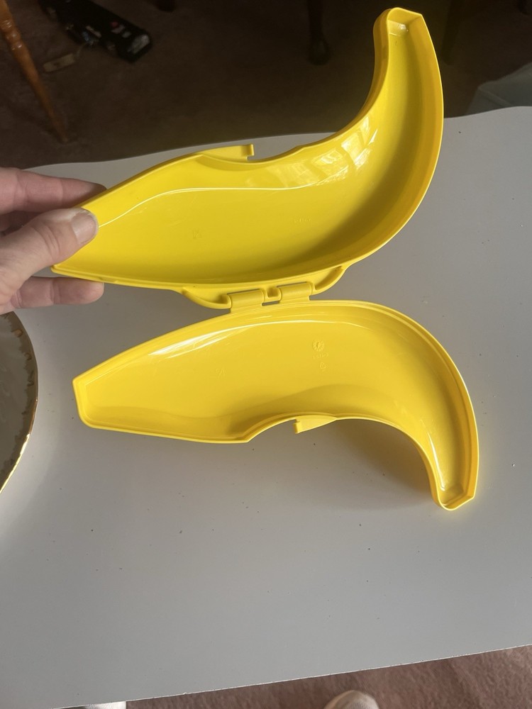 Tupperware Banana Keeper Forget-Me-Not Fruit Storage Lunch Container