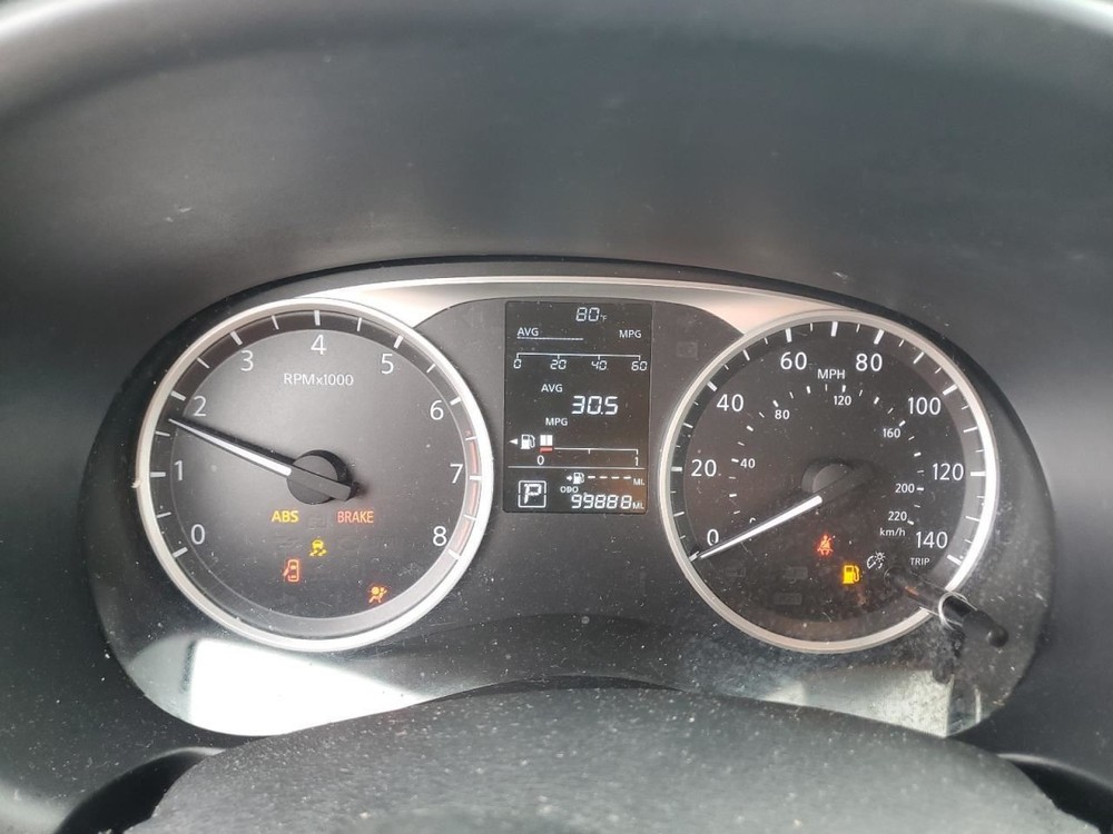 KICKS 2019 Glove Box 4824483