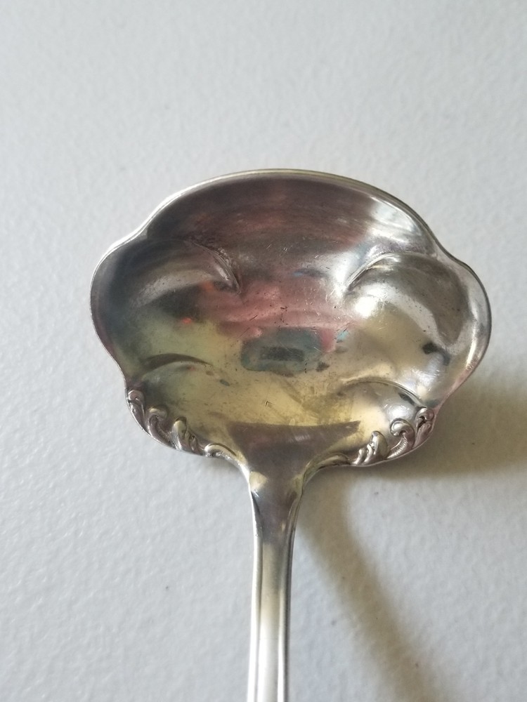 VINTAGE WM A ROGERS A1 BEADED GRAVY/CREAM LADLE 7 IN SILVERPLATE MARCELLA