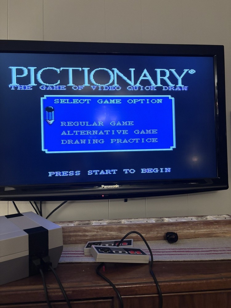 Nintendo NES-001 Console Bundle W/ 10 Games, 2 Controllers & Zapper