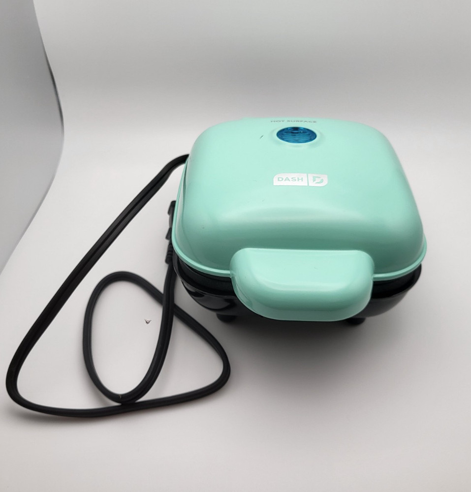 Dash Egg Bite Maker - DBBM400 - Makes 4 Egg Bites (recipe guide) Open Box