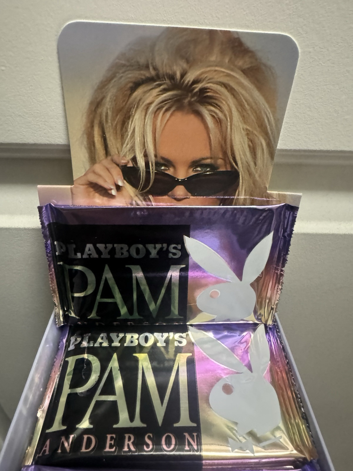 1996 PLAYBOY BEST OF PAMELA ANDERSON Collector Cards / (1) SINGLE SEALED PACK