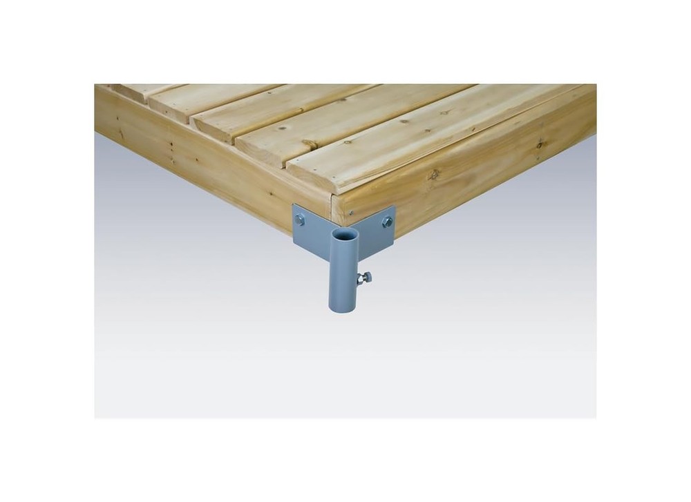 Tommy Docks Outside CORNR Bracket