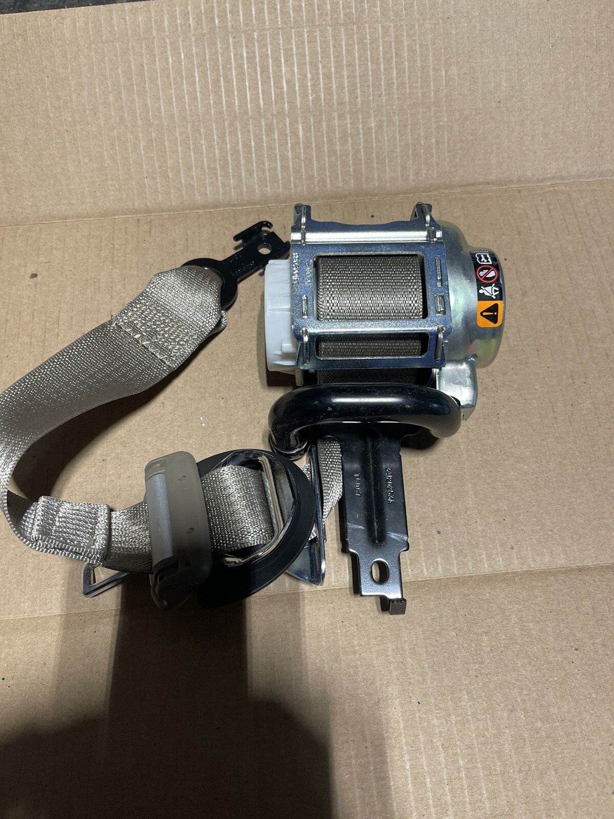 2015-2018 Chevy Silverado Tahoe GMC Sierra Yukon Tan LH Driver SEAT BELT OEM NEW