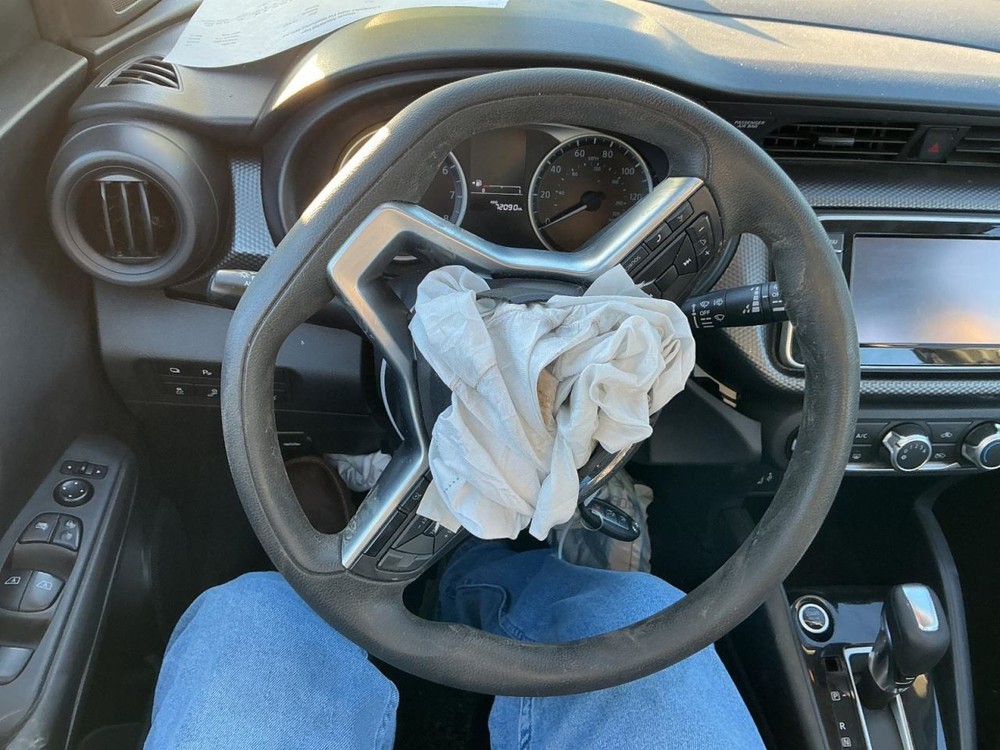 KICKS 2020 Glove Box 4912805