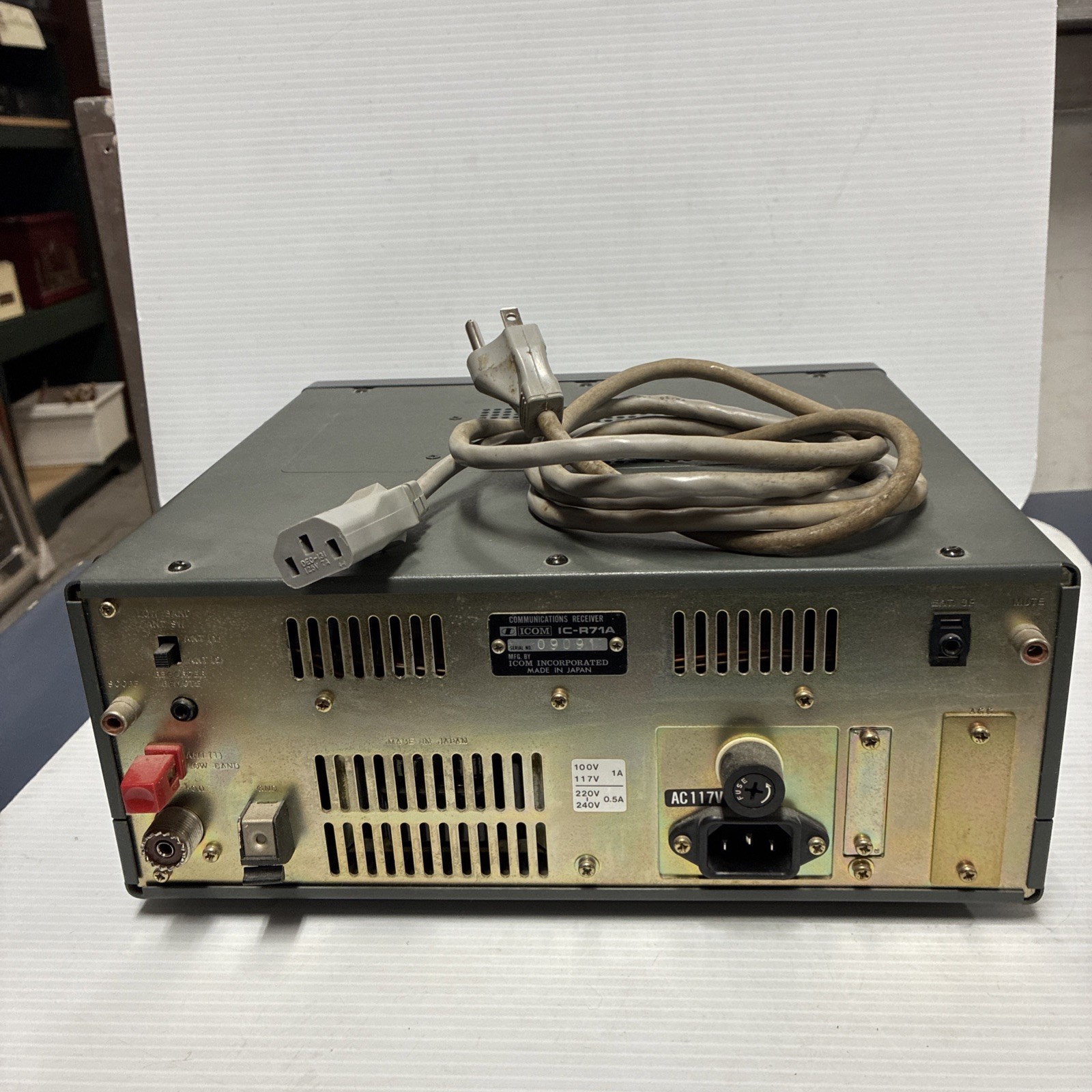 Icom IC-R71A Receiver Shortwave AM SSB CW Radio *CLASSIC DX MACHINE* w/MANUAL