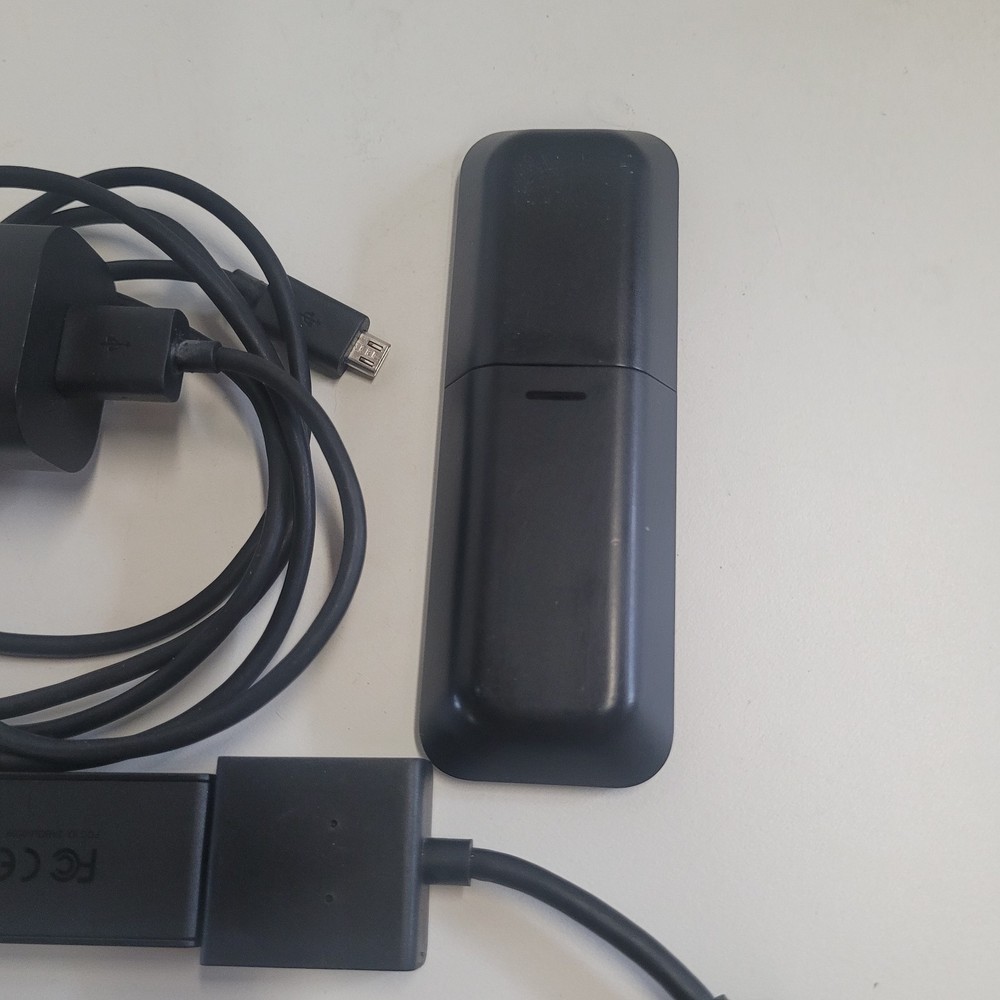 Amazon Fire Stick HD CE0700 complete with Wiring and Remote