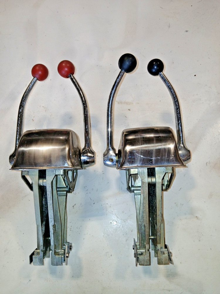 MORSE THROTTLE AND SHIFT BINNACLES. GREAT CONDITION.
