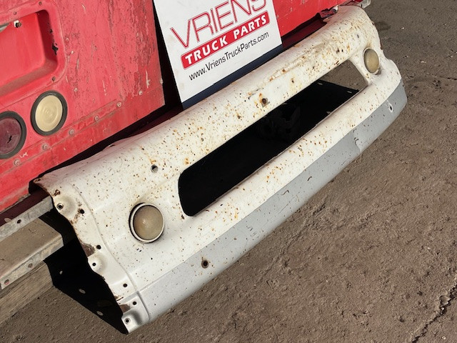 FREIGHTLINER FREIGHTLINER COLUMBIA CENTER BUMPER SECTION ONLY