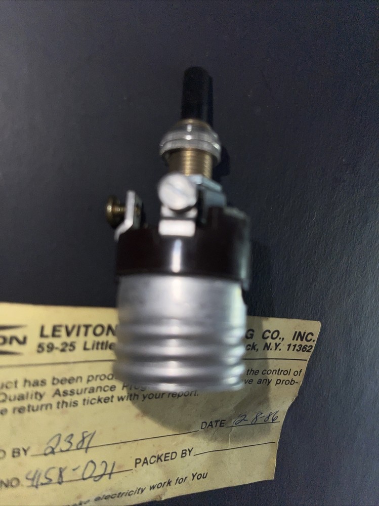 leviton#4158-021 bottom turn interior lamp socket