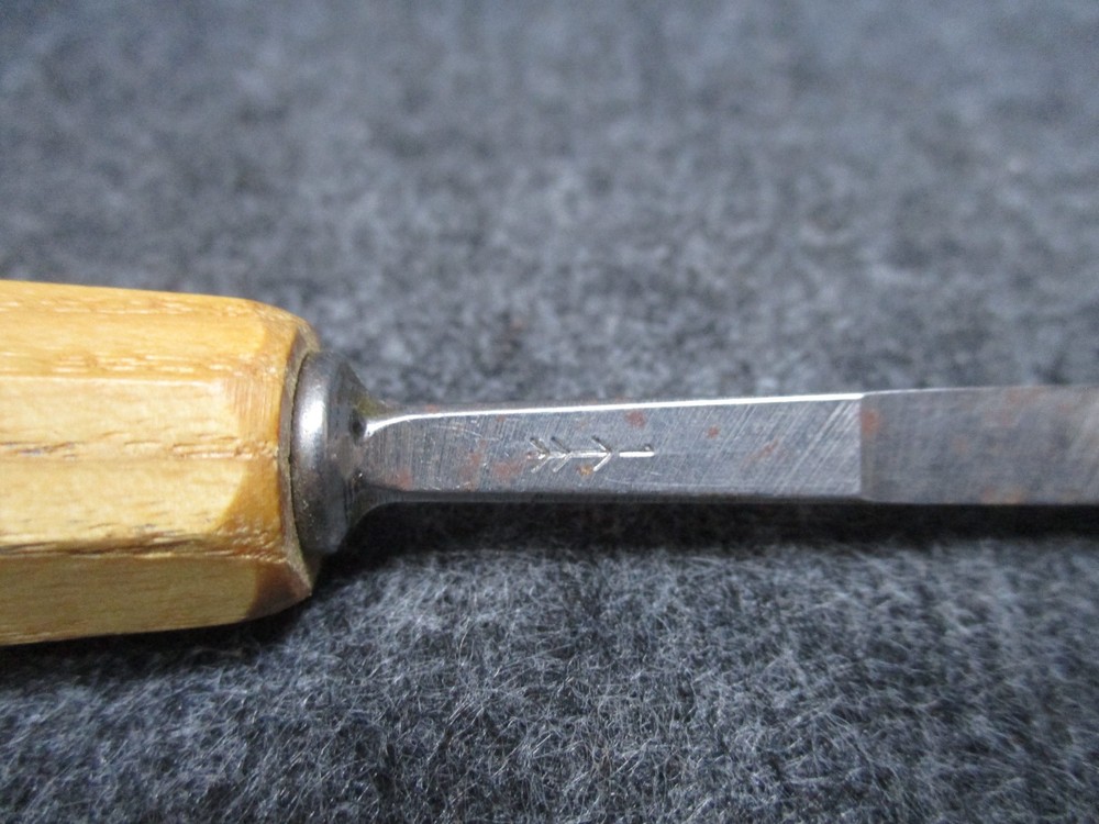 Pfeil Swiss Made 1/8e Single Bevel Carving Chisel